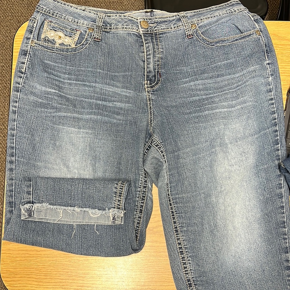 Cato capris